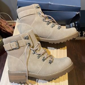 Universal threat boots